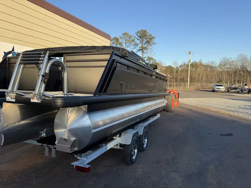 Slide: The Image of Viaggio Lago V 22U TRITOON-HONDA 200 2026 - 2
