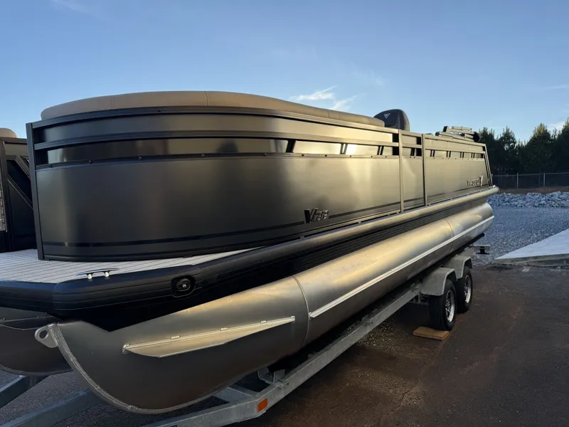 Slide: The Image of Viaggio Lago V 22U TRITOON-HONDA 200 2026 - 4