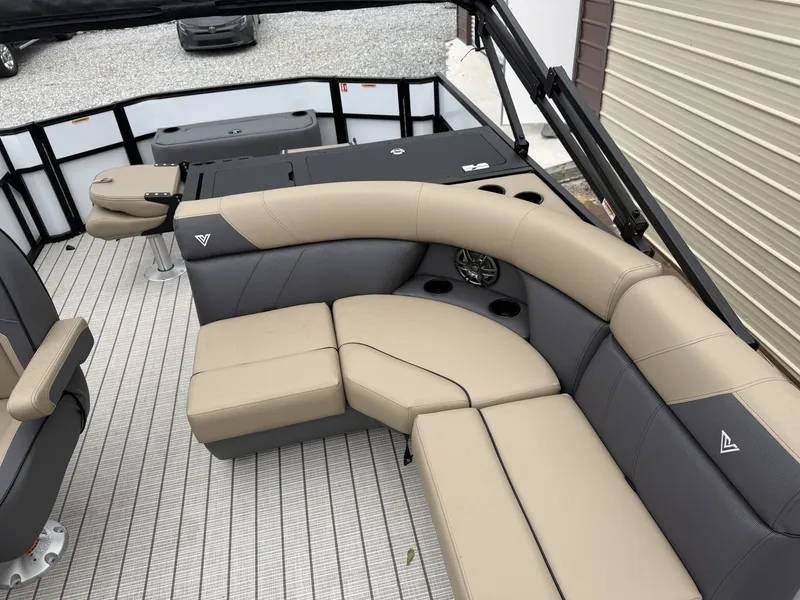 Slide: The Image of Viaggio Lago V 20F-HONDA 115 2026 - 5