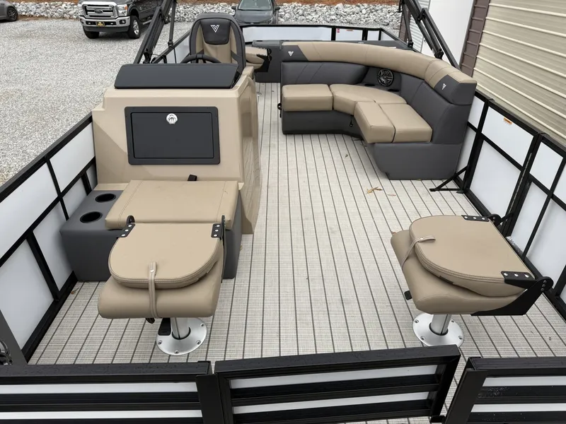 Slide: The Image of Viaggio Lago V 20F-HONDA 115 2026 - 6