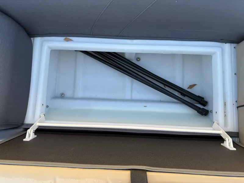 Slide: The Image of Viaggio Lago V 22U TRITOON-HONDA 200 2026 - 14