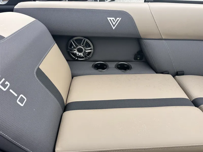 Slide: The Image of Viaggio Lago X X20 U WITH 200HP 2026 - 5