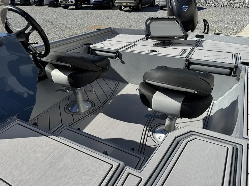 Slide: The Image of Thor Lake Hammer 1900 SC 140HP 2026 - 10