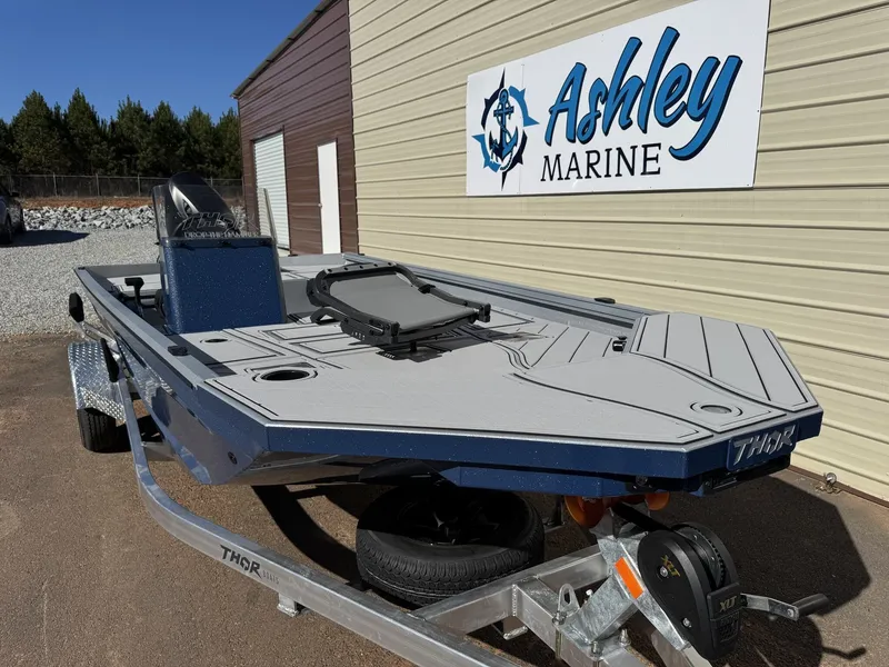 Slide: The Image of Thor Lake Hammer 1900 SC 140HP 2026 - 2