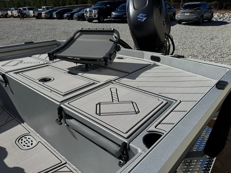 Slide: The Image of Thor Lake Hammer 1900 SC 140HP 2026 - 9