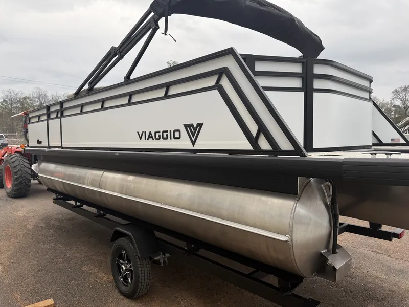 Slide: The Image of Viaggio Lago V 20F-HONDA 115 2026 - 9