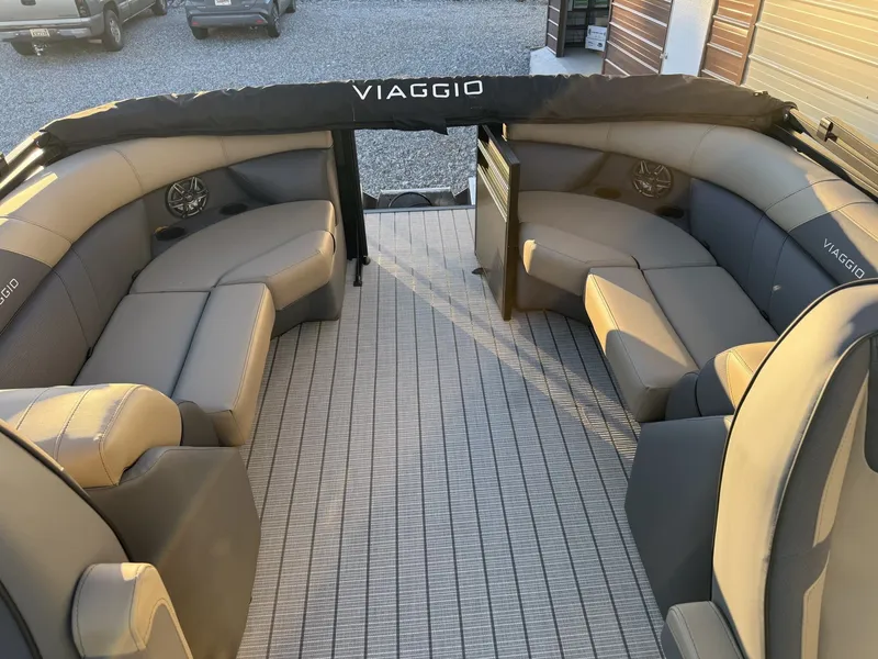 Slide: The Image of Viaggio Lago V 22U TRITOON-HONDA 200 2026 - 12