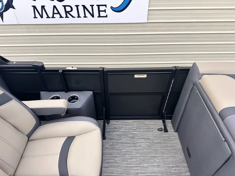 Slide: The Image of Viaggio Lago X X20 U WITH 200HP 2026 - 7