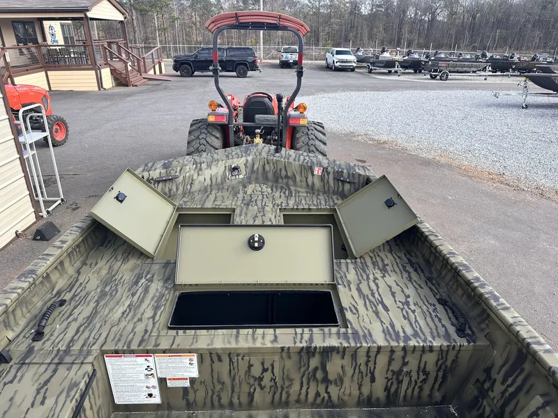 Slide: The Image of Lowe Roughneck Tiller 1660 Deluxe 2026 - 8