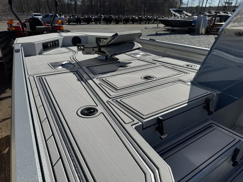 Slide: The Image of Thor Lake Hammer 1900 SC 140HP 2026 - 4