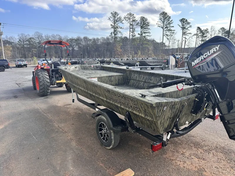 Slide: The Image of Lowe Roughneck Tiller 1660 Deluxe 2026 - 3