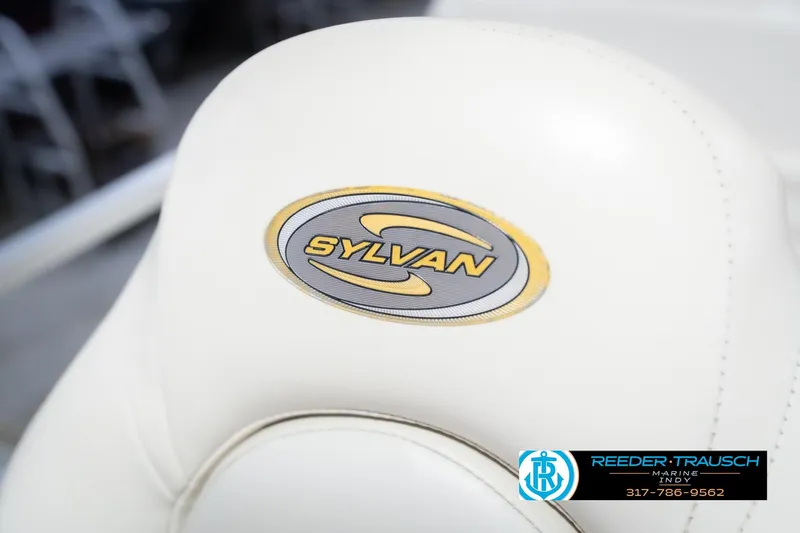 Slide: The Image of White seat with Sylvan logo on 2009 Sylvan 818 Mirage Fish boat. - 38