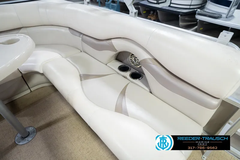 Slide: The Image of Luxurious seating on 2009 Sylvan 818 Mirage Fish boat with cup holders and speaker. - 40