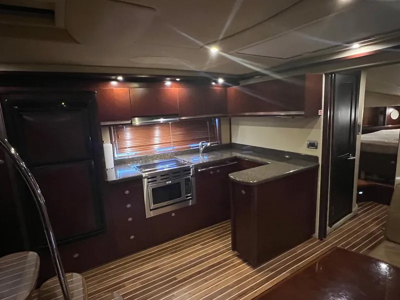 Slide: The Image of Interior of 2006 Sea Ray 48 Sundancer yacht. - 45