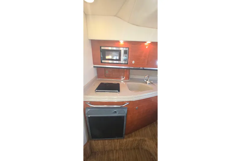 Slide: The Image of 2006 Sea Ray 290 Amberjack boat, rear view with dual propellers, parked outdoors. - 10