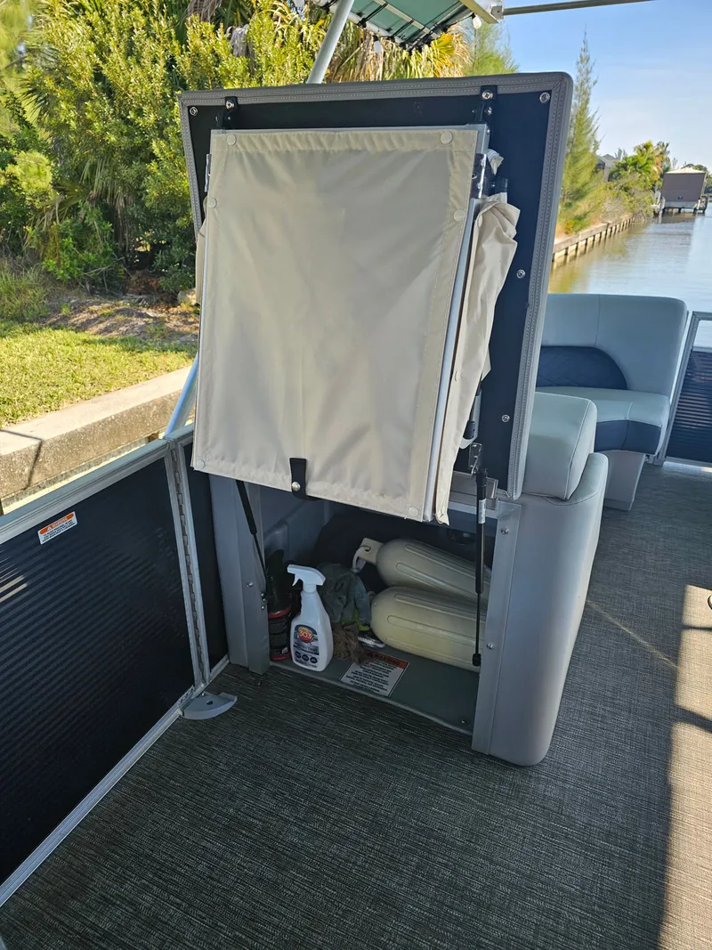 Slide: The Image of Bennington 23 L Fastback 2024 - 14