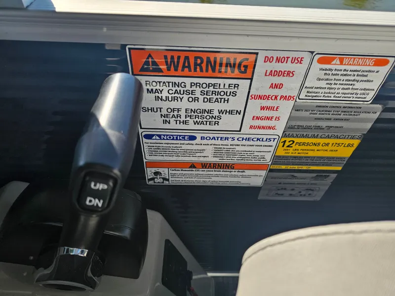 Slide: The Image of Bennington 23 L Fastback 2024 - 24