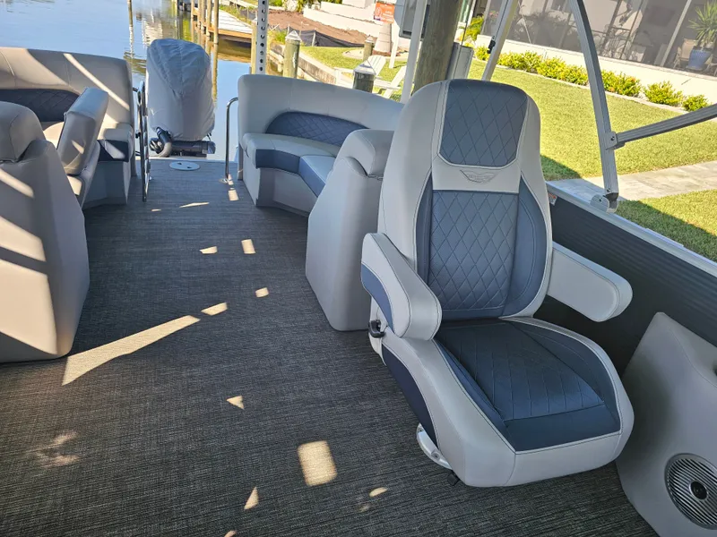 Slide: The Image of Bennington 23 L Fastback 2024 - 26