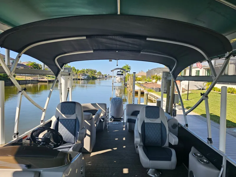 Slide: The Image of Bennington 23 L Fastback 2024 - 28