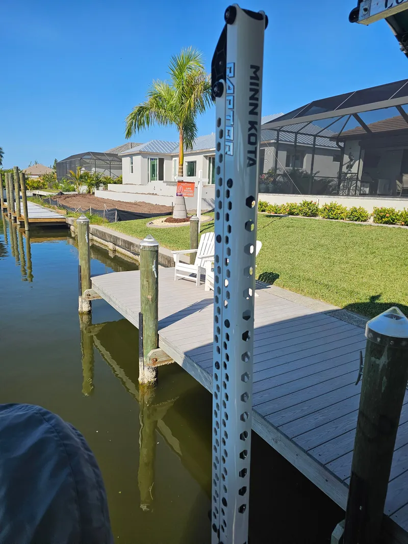 Slide: The Image of Bennington 23 L Fastback 2024 - 29