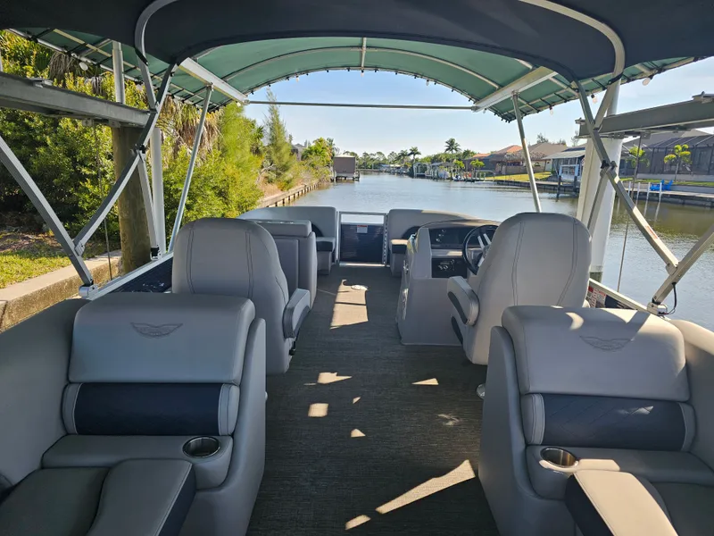 Slide: The Image of Bennington 23 L Fastback 2024 - 3