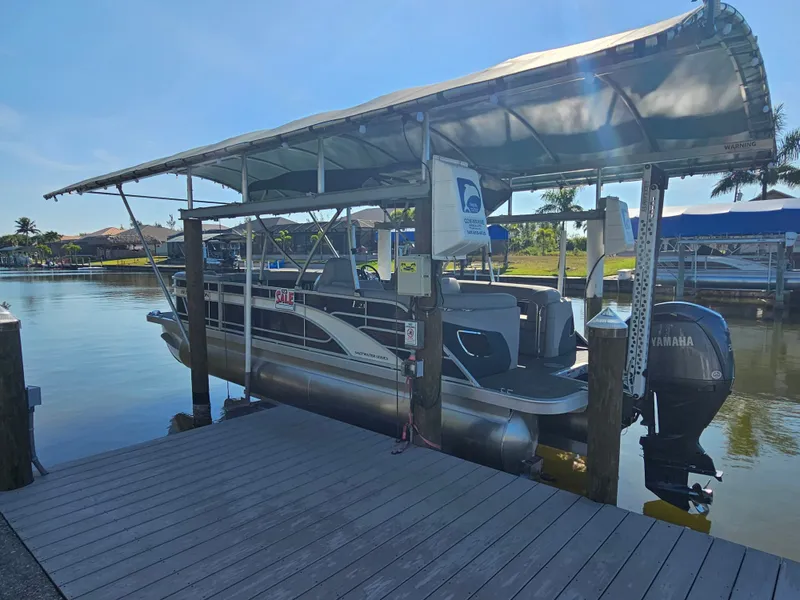 Slide: The Image of Bennington 23 L Fastback 2024 - 33