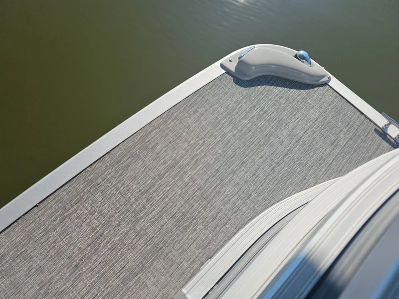 Slide: The Image of Bennington 23 L Fastback 2024 - 7