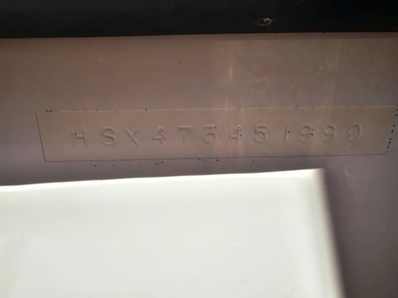 Slide: The Image of Serial number of 1990 Hydra-Sports 2000 DC. - 20