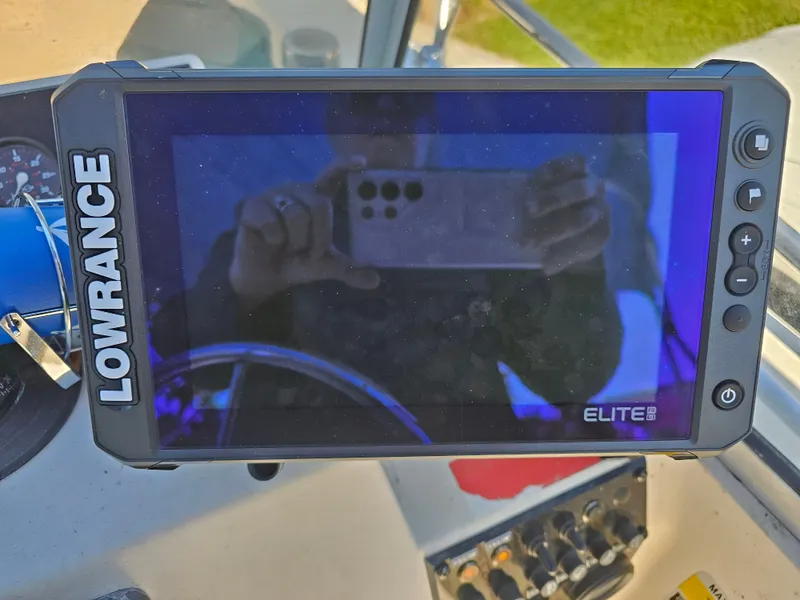 Slide: The Image of Lowrance Elite 3D on Hydra-Sports 2000 DC boat, year 1990. - 7