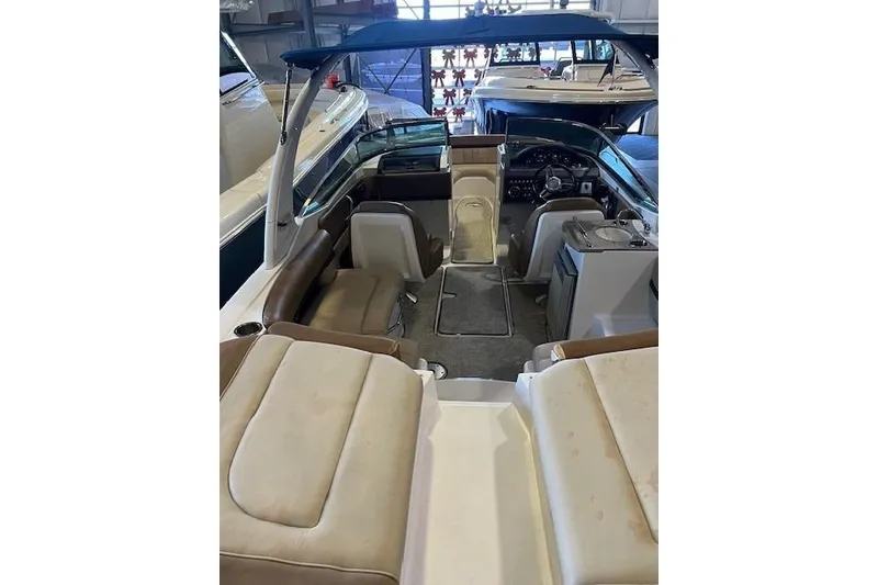 Slide: The Image of 2016 Sea Ray 250 SLX boat interior with seating and helm, in a showroom setting. - 14