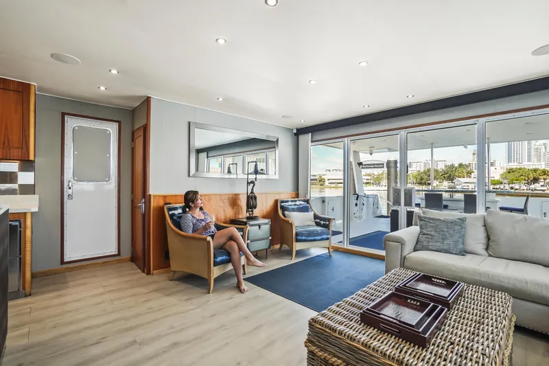 Slide: The Image of Salon - 15