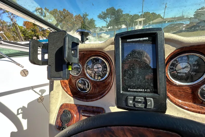 Slide: The Image of Dashboard of 2008 NauticStar 232DC Sport Deck with Humminbird PiranhaMAX 4 DI fish finder. - 9
