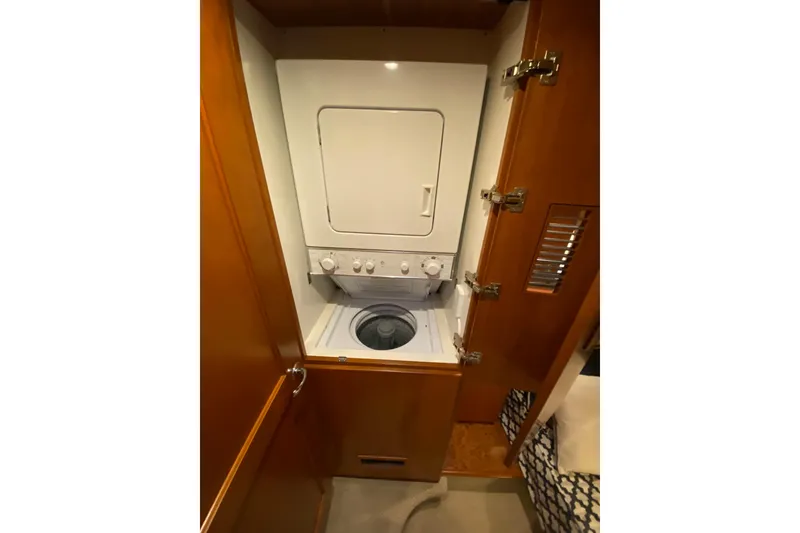 Slide: The Image of 2008 Silverton 45 Convertible yacht with built-in washer and dryer unit. - 38