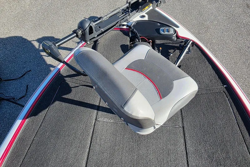 Slide: The Image of 2014 Nitro Z-7 boat deck with seat and trolling motor. - 11