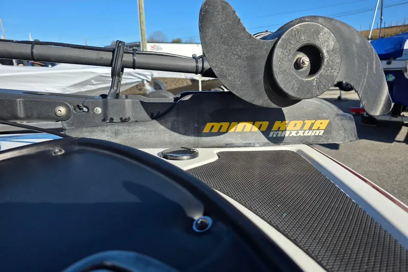 Slide: The Image of Minn Kota Maxxum trolling motor on 2014 Nitro Z-7 boat, close-up view. - 14