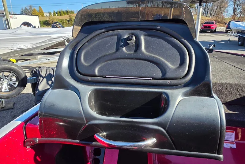 Slide: The Image of 2014 Nitro Z-7 boat dashboard with storage compartment and handle. - 18