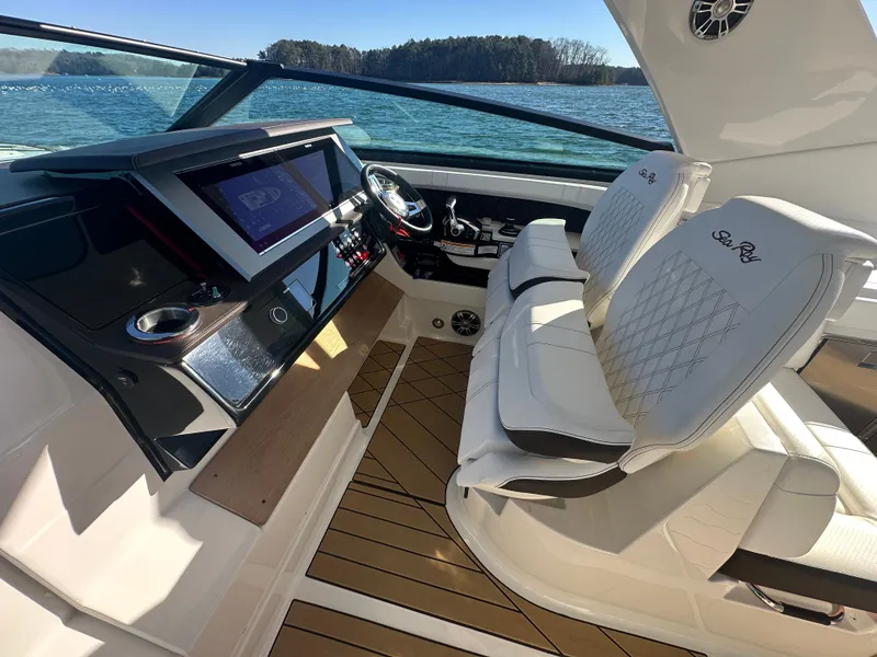 Slide: The Image of Sea Ray SLX 400 2024 - 17