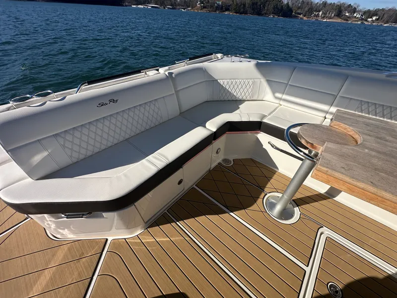 Slide: The Image of Sea Ray SLX 400 2024 - 28