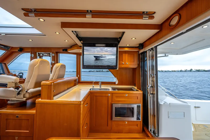Slide: The Image of Luxurious interior of 2014 Grand Banks 50 Eastbay SX yacht with modern amenities. - 34