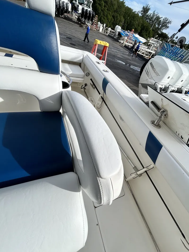 Slide: The Image of Boston Whaler 320 Outrage 2006 - 11