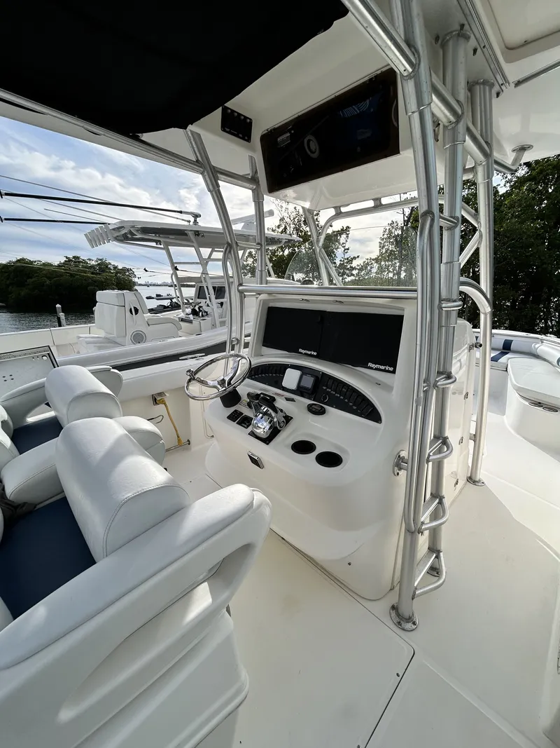 Slide: The Image of Boston Whaler 320 Outrage 2006 - 12