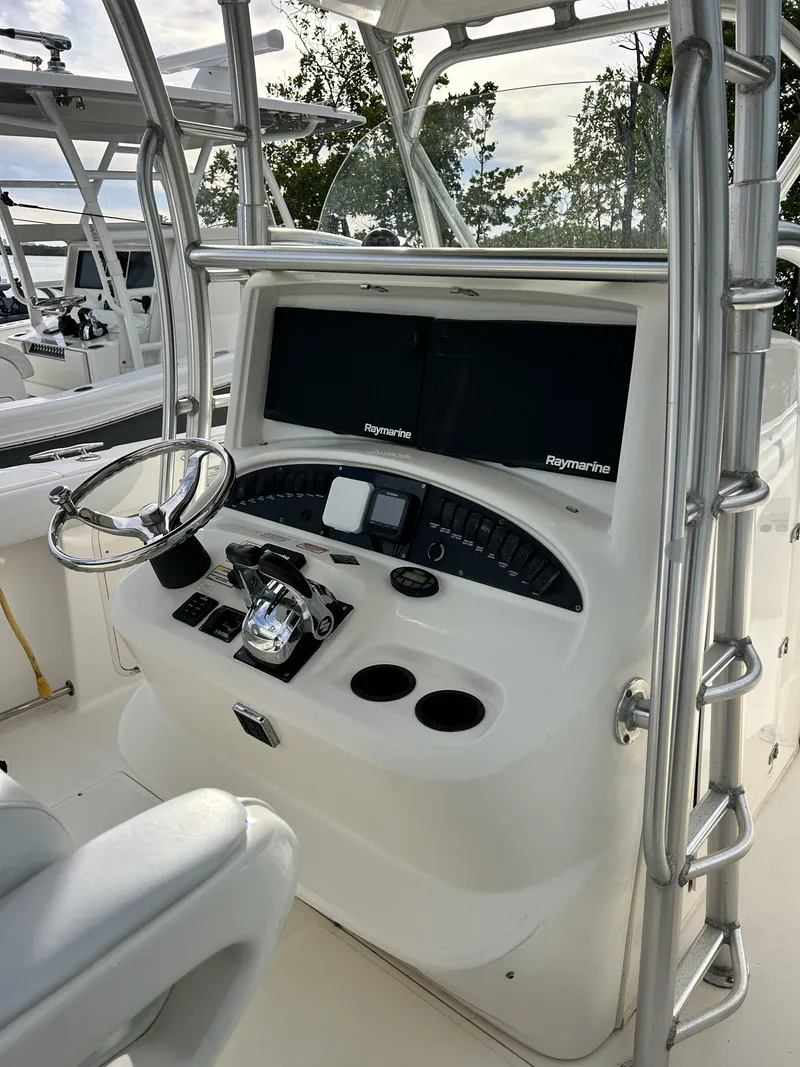 Slide: The Image of Boston Whaler 320 Outrage 2006 - 14