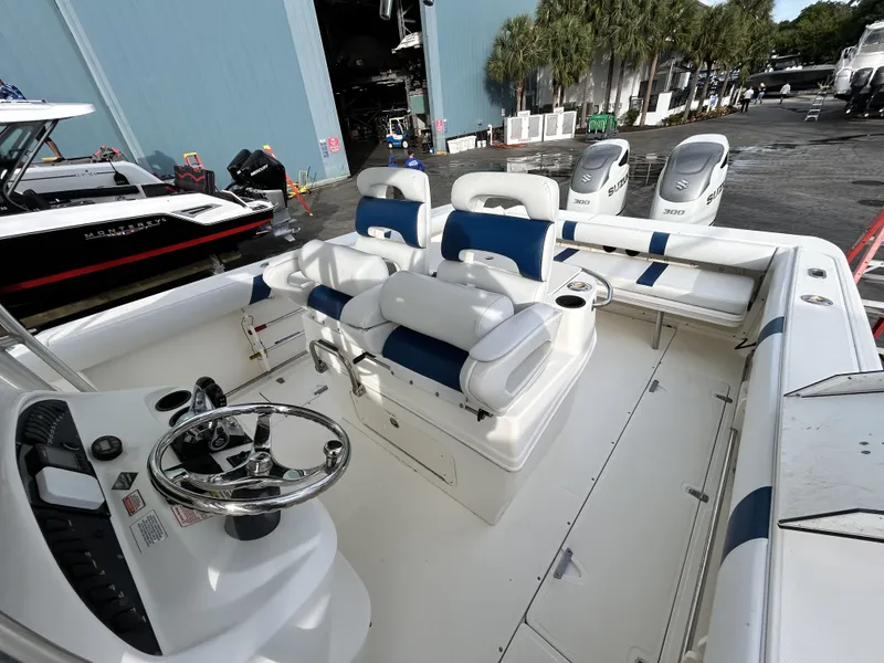 Slide: The Image of Boston Whaler 320 Outrage 2006 - 15