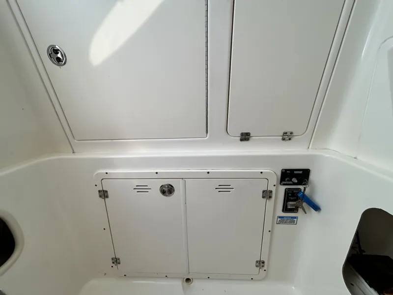 Slide: The Image of Boston Whaler 320 Outrage 2006 - 29