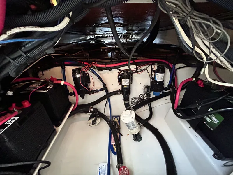 Slide: The Image of Boston Whaler 320 Outrage 2006 - 40