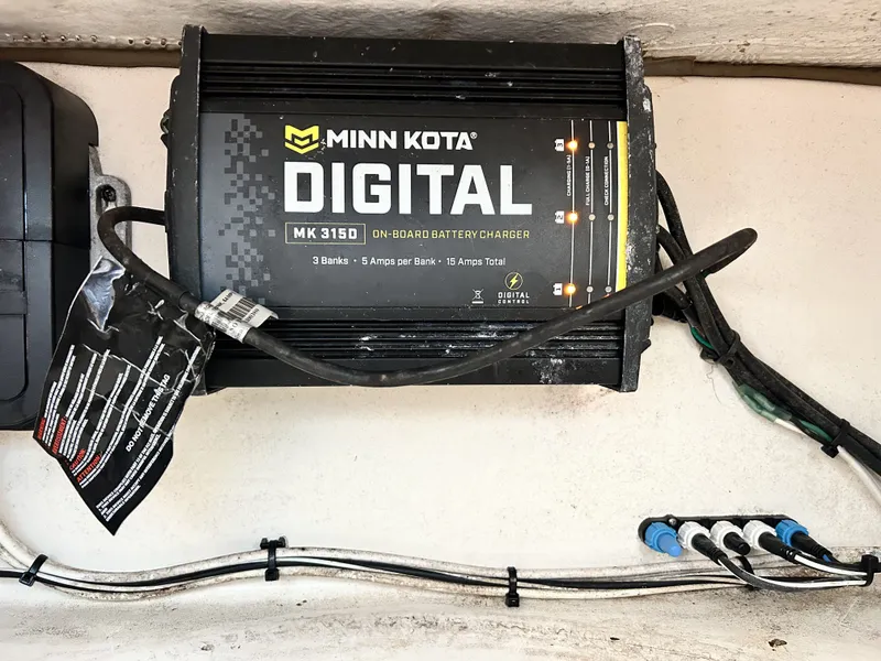 Slide: The Image of Boston Whaler 320 Outrage 2006 - 41