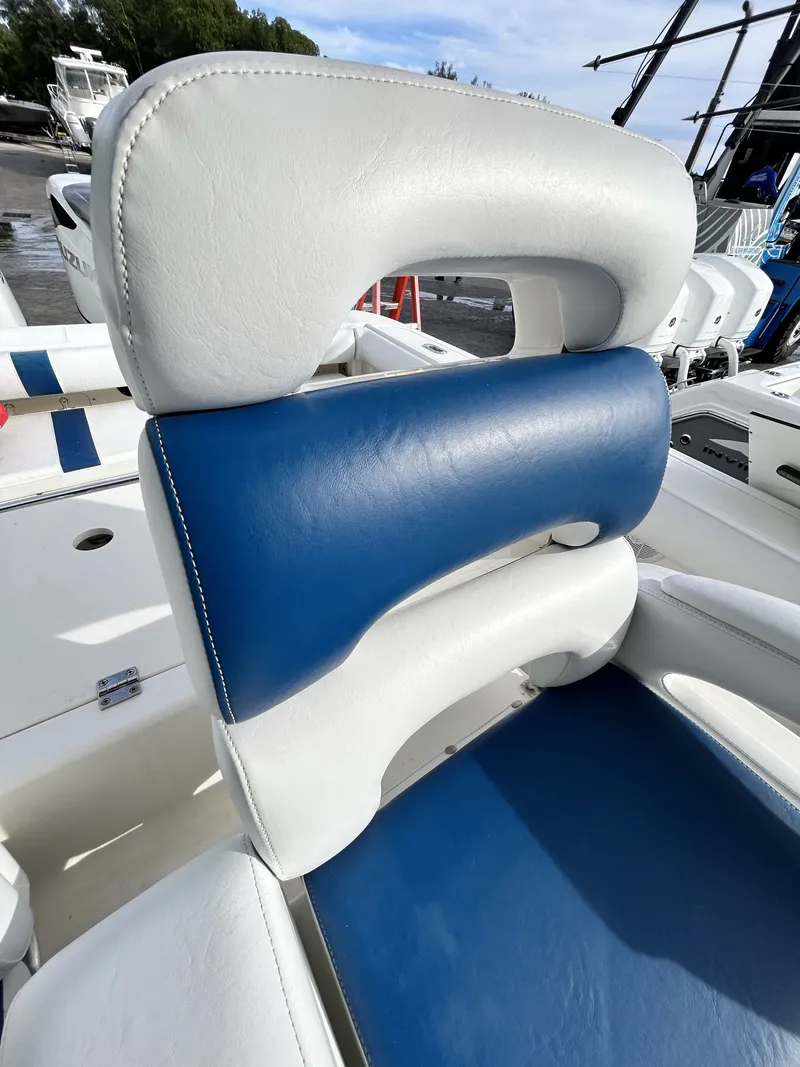 Slide: The Image of Boston Whaler 320 Outrage 2006 - 9