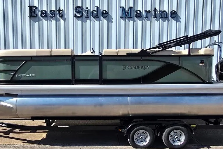 Slide: The Image of 2026 Sweetwater 2086 CRUISE pontoon boat at East Side Marine dealership. - 12