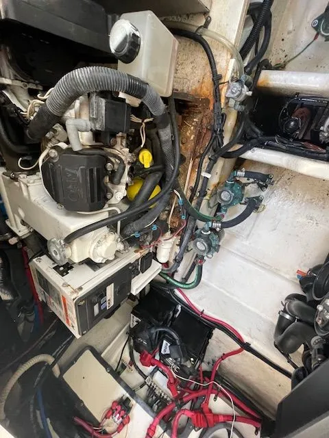 Slide: The Image of Sea Ray Sundancer 310 2016 - 19