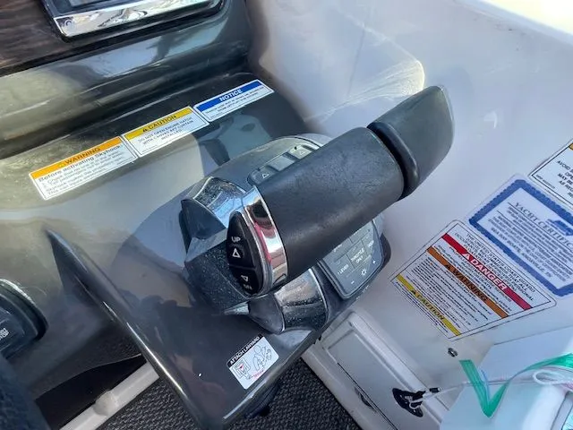 Slide: The Image of Sea Ray Sundancer 310 2016 - 8